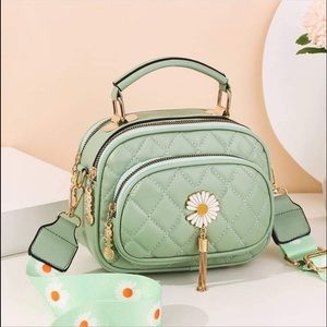 Daisy cross body